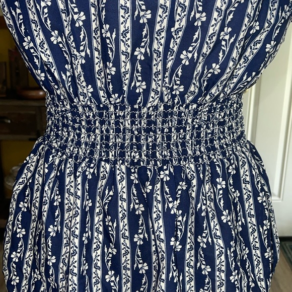 NWT - Max Studio - Crepe V Neck Flutter Sleeve Peplum Blouse - M - Picture 6 of 9